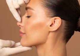 Combiner une rhinoplastie avec une génioplastie