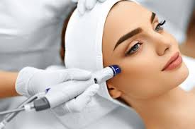 Hydrafacial + Microneedling : la combinaison idéale lors d’un séjour esthétique en Tunisie avec Saouma