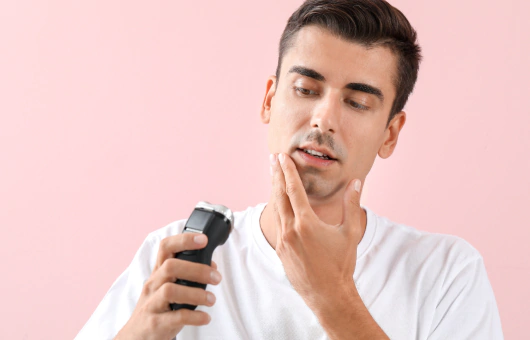 Comment choisir entre rasage total, rasage partiel ou greffe sans rasage ?